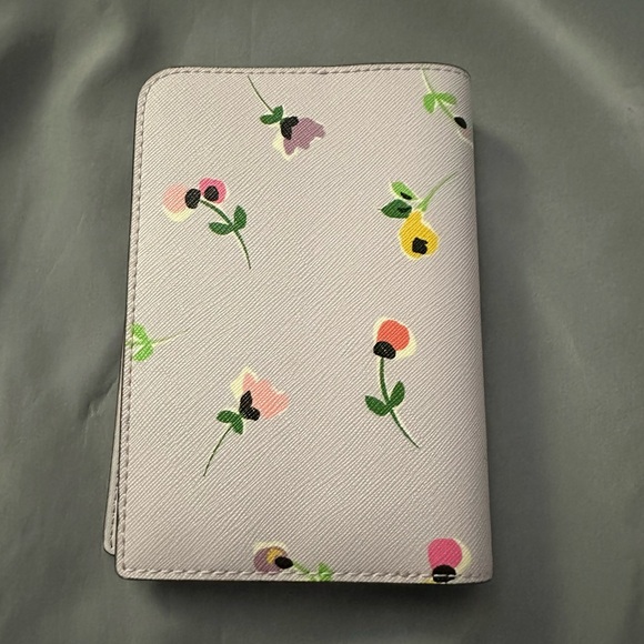 Kate Spade Cameron Ditsy Floral Passport & Card Holder - Picture 4 of 6